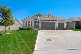 9605 N Lenox Place, Kansas City, MO 64154