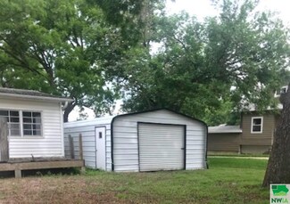 221 Luxemburg St, Vermillion, SD 57069