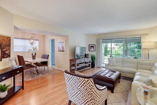 3810 Via Poinciana Unit 401, Lake Worth, FL 33467