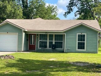 2490 N Lynwood Dr, Beaumont, TX 77703