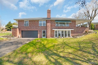2 Sappington Acres Dr, Saint Louis, MO 63126
