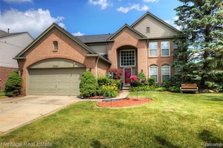 3400 Yosemite Dr, Lake Orion, MI 48360