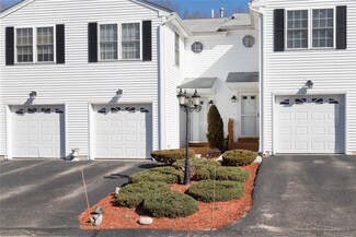 450 Providence St Unit 33, West Warwick, RI 02893
