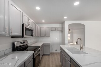 1100 E Vernoa St, San Tan Valley, AZ 85140