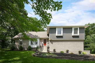 8 Apache Dr, Greenwood, MO 64034