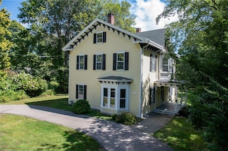 81 Old Rd N, South Kingstown, RI 02881