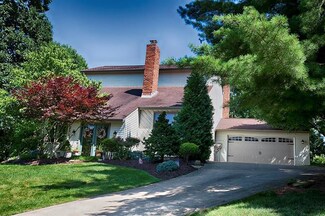 125 Candlelite Dr, Canonsburg, PA 15317