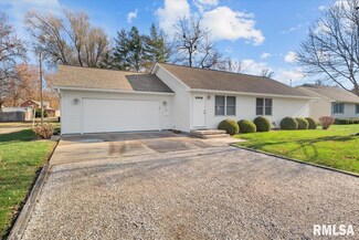112 N Finis St, Virden, IL 62690