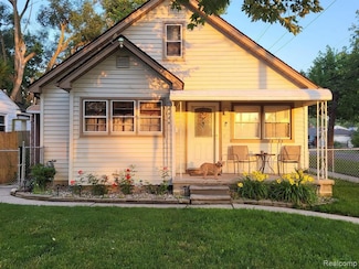 8008 Elm St, Taylor, MI 48180