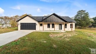 105 Oak St, Maud, TX 75567