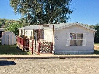 1412 Estates Rd, Dixon, IL 61021