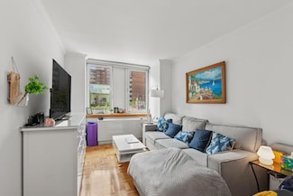 404 E 76th St Unit 4O, New York, NY 10021