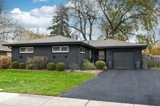 479 S Poplar Ave, Elmhurst, IL 60126