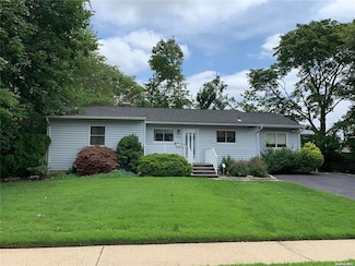 220 Central Park Rd, Plainview, NY 11803