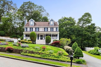 5 Memory Ln, Wakefield, MA 01880