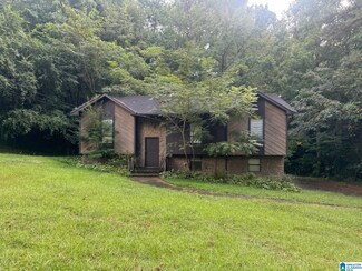 525 Foxfire Dr, Gardendale, AL 35071