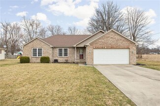 5520 N Vinton Hills Dr, Fairland, IN 46126