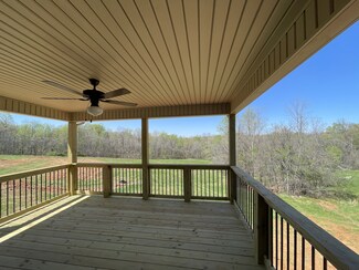975 Palmyra Rd, Clarksville, TN 37040