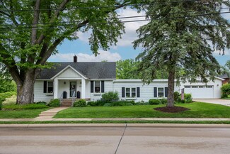 1230 Kelly Ln, Dubuque, IA 52003