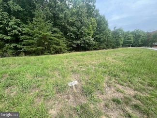 27 Bear Paw Dr, Berkeley Springs, WV 25411