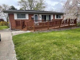 12486 N York Dr, Sterling Heights, MI 48313
