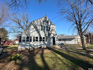 436 12th St, Silvis, IL 61282
