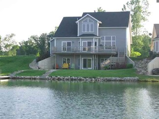 275 Lane 270 Hamilton Lake, Hamilton, IN 46742