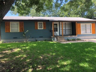 822 N Hughes St, Howe, TX 75459