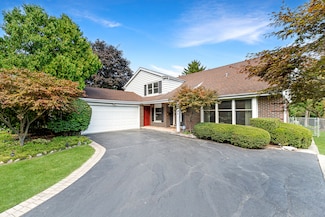 2515 Pebbleford Ln, Glenview, IL 60026