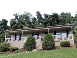 105 Stonebrae Dr, Finleyville, PA 15332