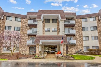 3300 N Carriageway Dr Unit 208, Arlington Heights, IL 60004