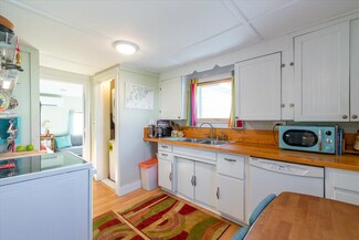 27 Knott St, Rockland, ME 04841