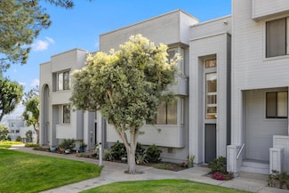 810 America Way, Del Mar, CA 92014