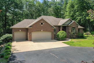 142 Frisco Dr, Houghton Lake, MI 48629