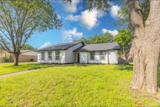 337 Travis Ln, Hewitt, TX 76643