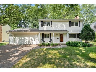 6708 Ridgeview Dr, Edina, MN 55439
