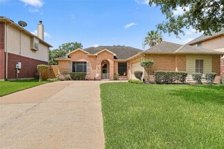 1818 Kemah Oaks Dr, Kemah, TX 77565
