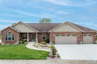244 Oakridge Ct, Fairview Heights, IL 62208