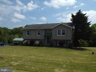 11 Tyler Dr, Pine Grove, PA 17963