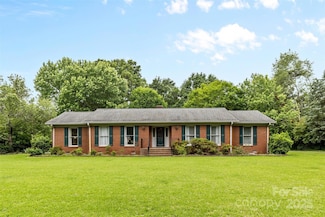 124 Courtney Ln, Matthews, NC 28105