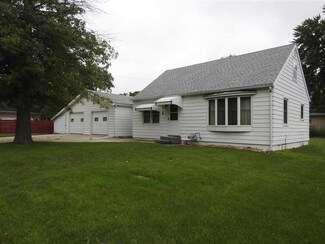 714 W 5th St, Sumner, IA 50674