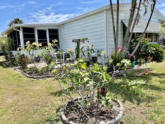 2425 Lakes of Melbourne Dr, Melbourne, FL 32904