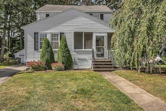 42 Park Ave, Webster, MA 01570