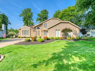 9884 Forestview Dr, Strongsville, OH 44136
