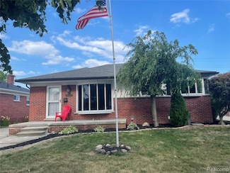 25506 San Rosa Dr, Saint Clair Shores, MI 48081