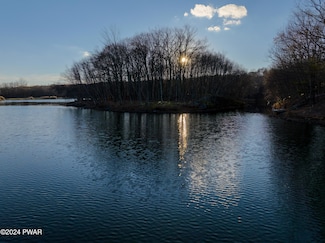 150 N Lake Dr, Dingmans Ferry, PA 18328