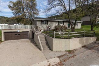 4791 Barbara Ct, Bellevue, IA 52031