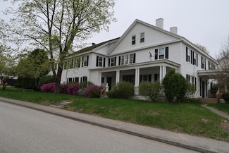 11 Green St, Winthrop, ME 04364