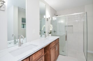 13902 Oakwood Ln, Sugar Land, TX 77498