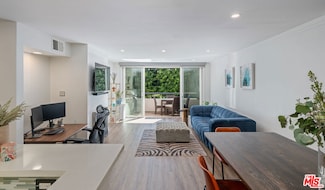 8535 W West Knoll Dr Unit 208, West Hollywood, CA 90069